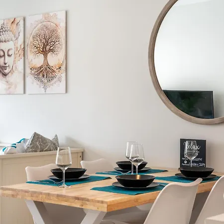 Golden - Take Care Malaga *